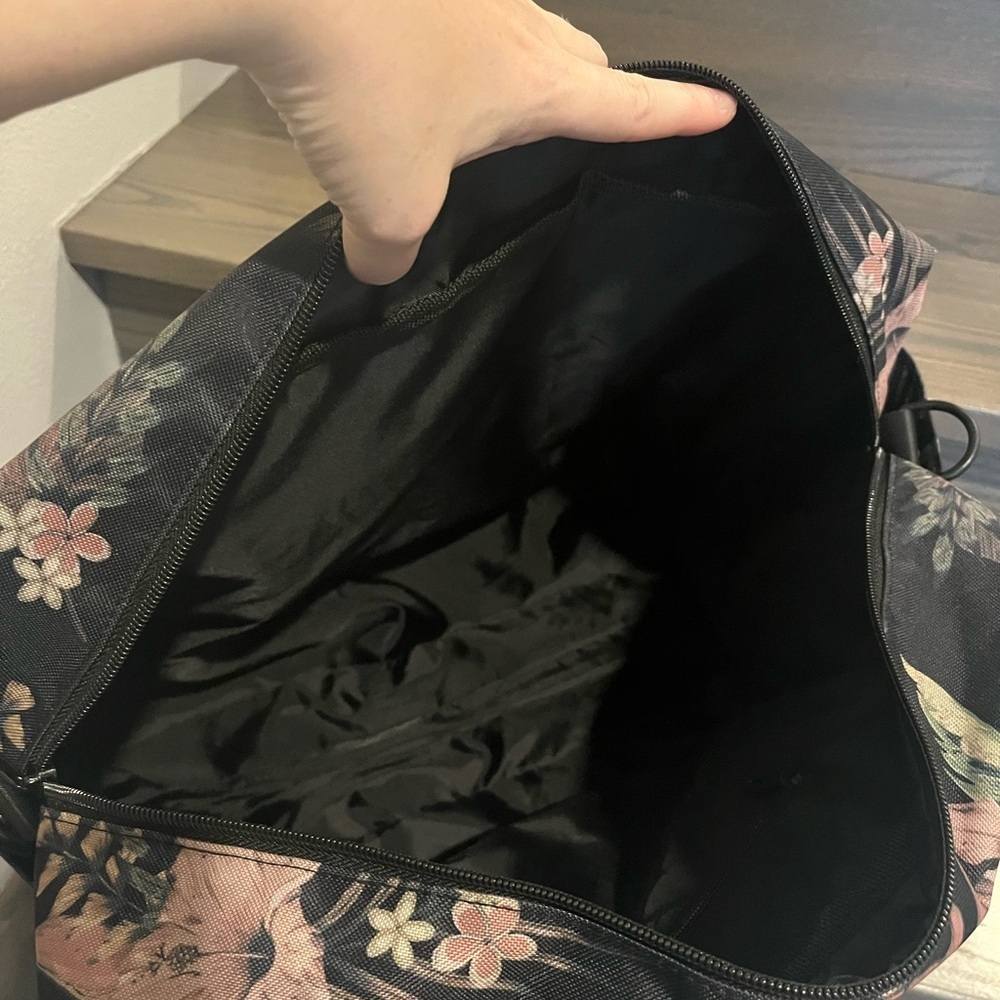 Pull&Bear Black Floral Travel Overnighter Bag - Picture 13 of 14